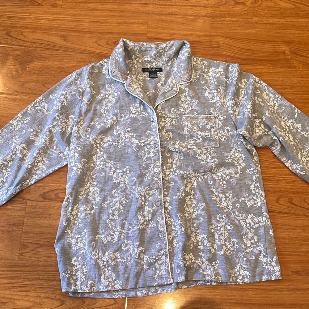 💟 Womens pajama Top grey and white size large L 💟​​​​ - Picture 3 of 5